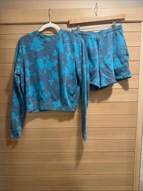 Nike Teal Blue Floral Shorts Sweat Suit